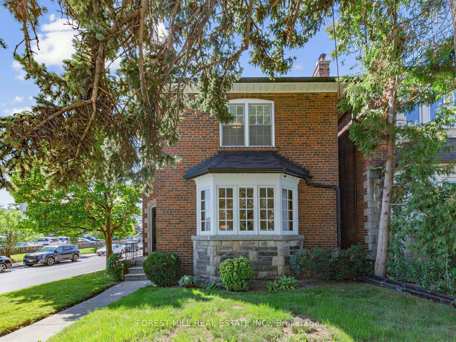 28 Castle Knock Road, Toronto, ON M5N 2J4