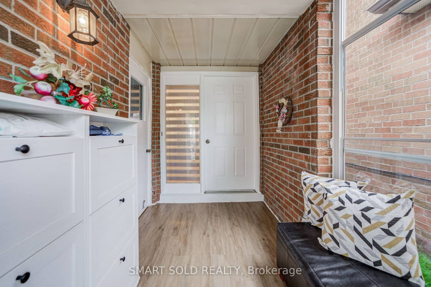 857 Messenger Meadow Drive, Mississauga, ON L5C 3T1