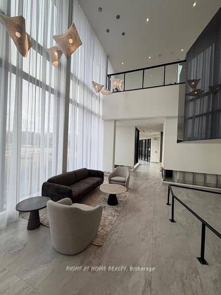 6 DAVID EYER Road 307, Richmond Hill, ON L4S 0N5