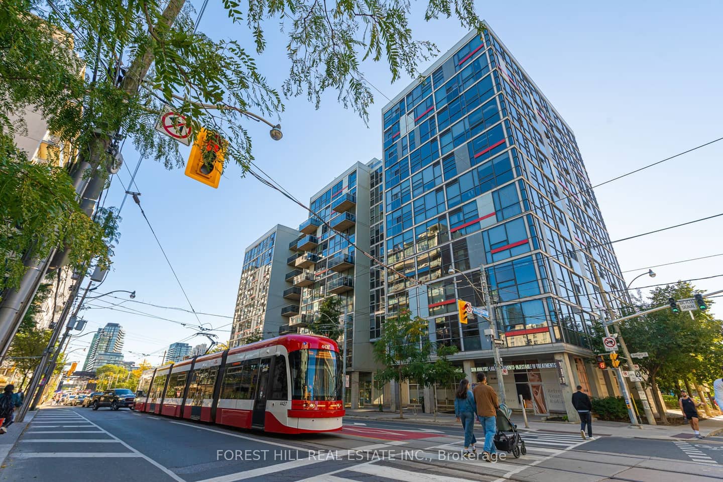 60 Bathurst Street 415, Toronto, ON M5V 2P4