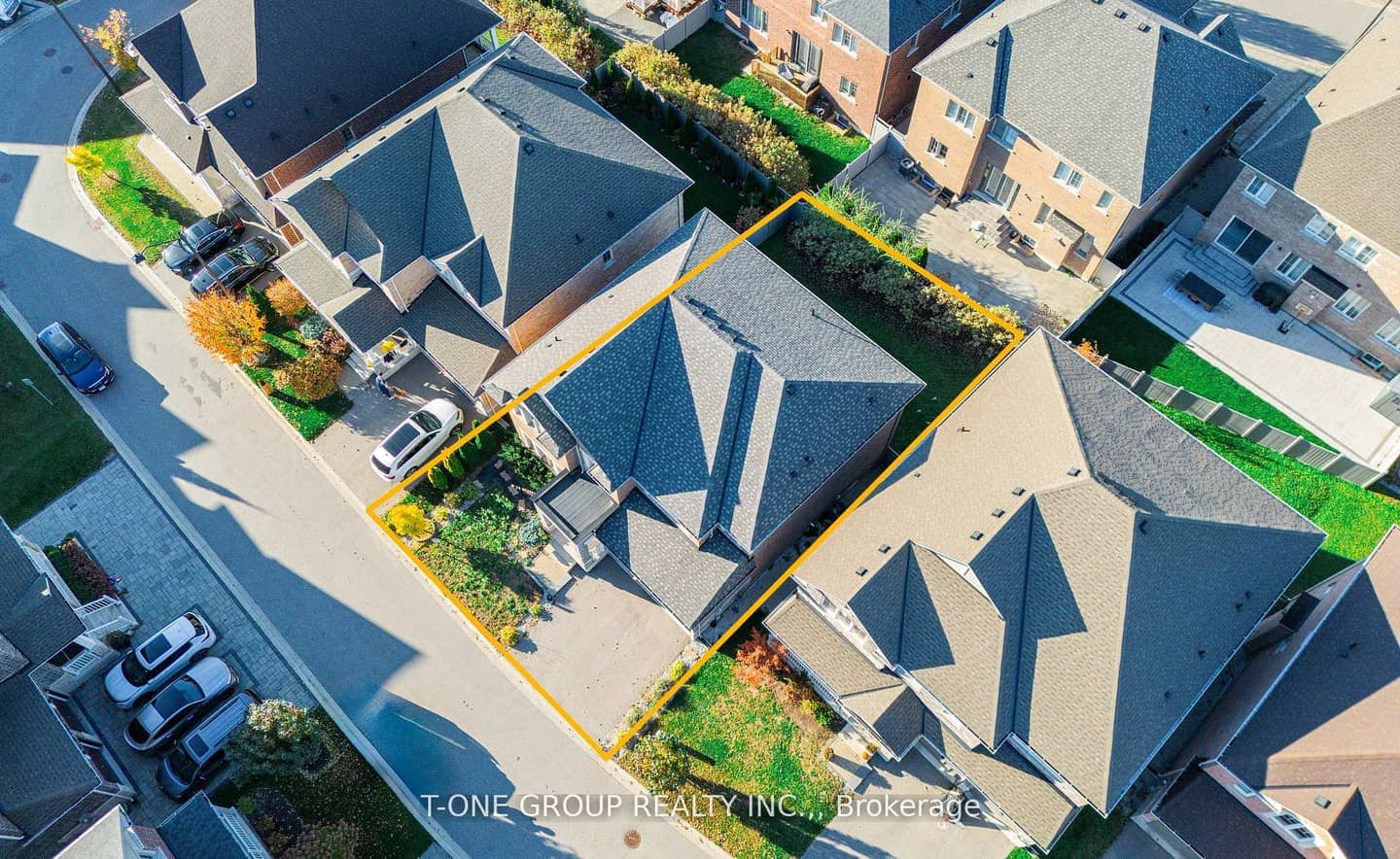 63 Ken Sinclair Crescent, Aurora, ON L4G 3J1