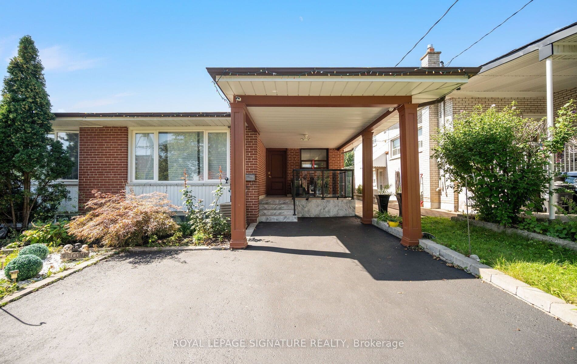 14 Dixington Crescent, Toronto, ON M9P 2M1