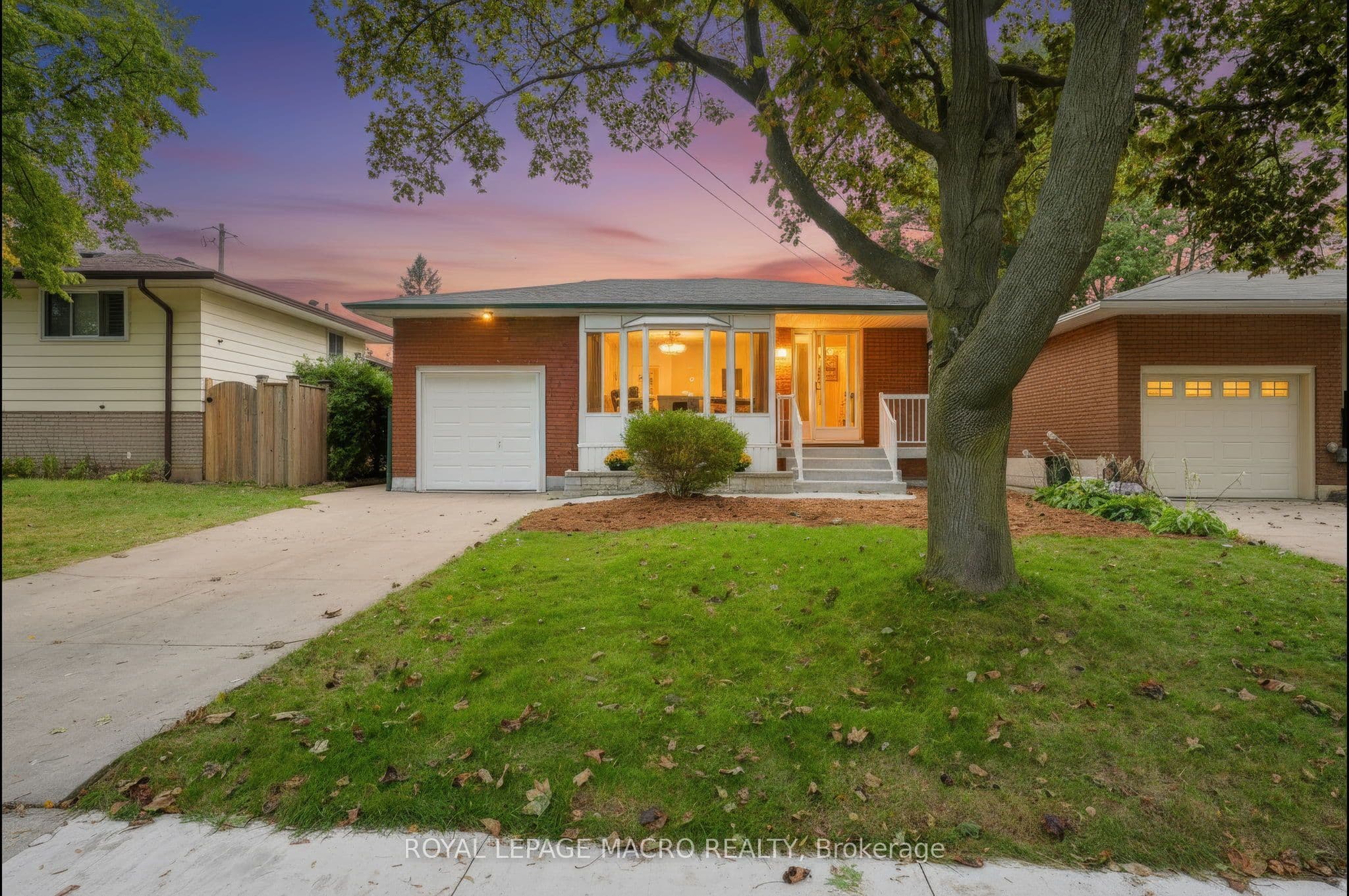 15 Clearwater Drive, Hamilton, ON L9C 2K1