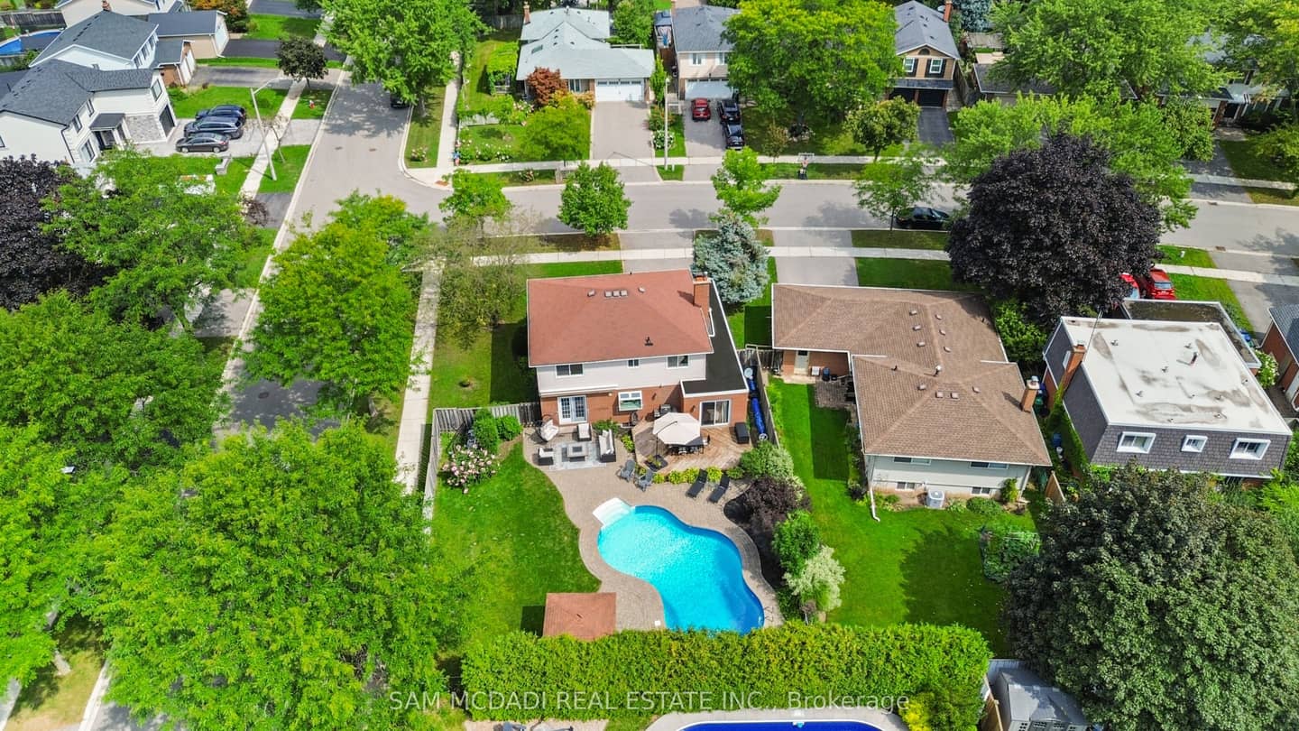 2528 Frankfield Road, Mississauga, ON L5K 2A6