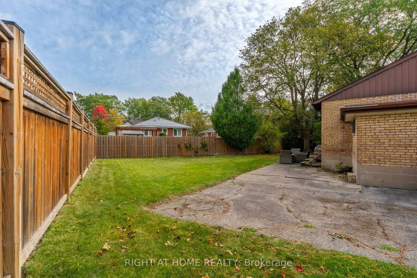 9 Appledale Road, Toronto, ON M9B 5G5