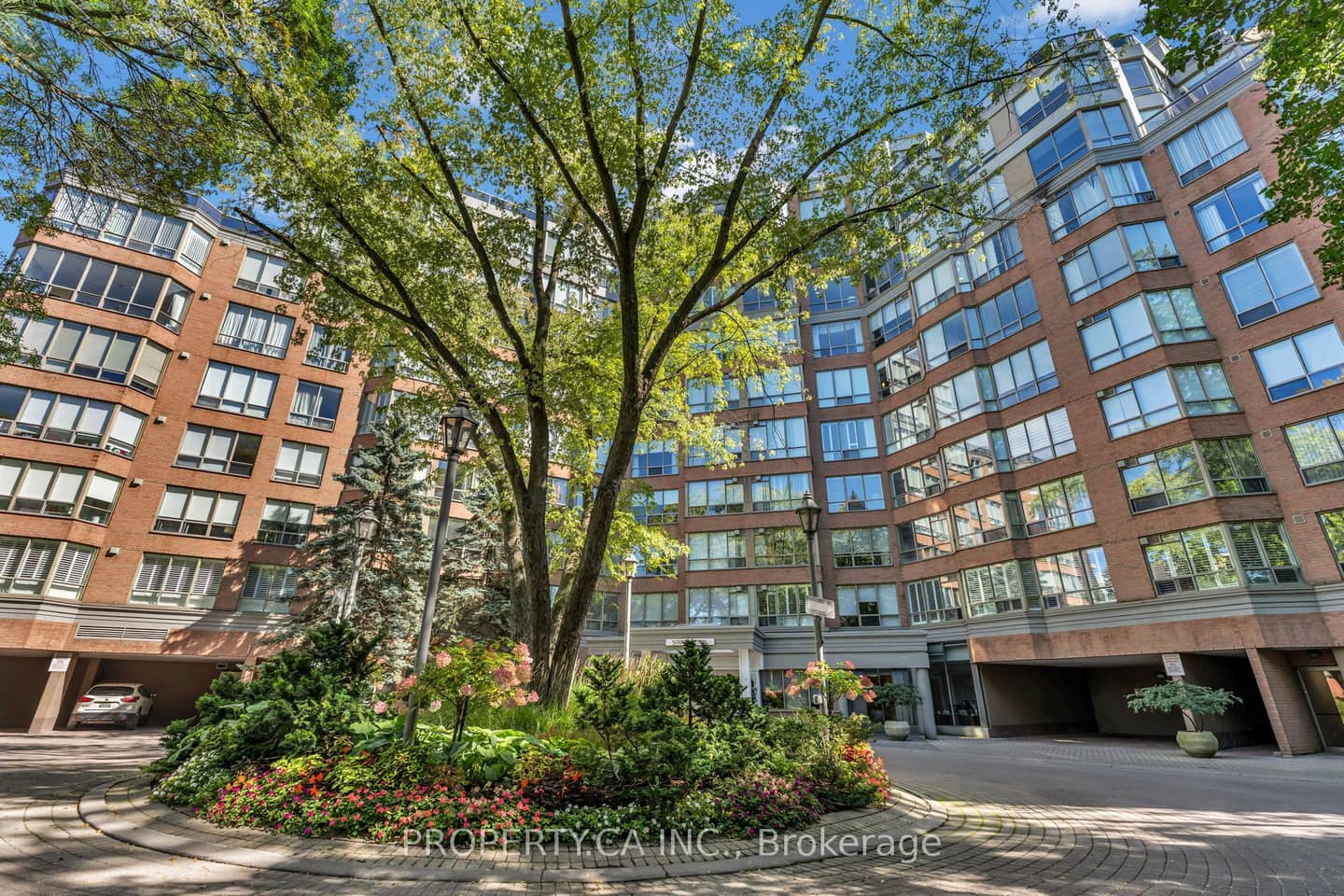 1 Ripley Avenue 517, Toronto, ON M6S 4Z6