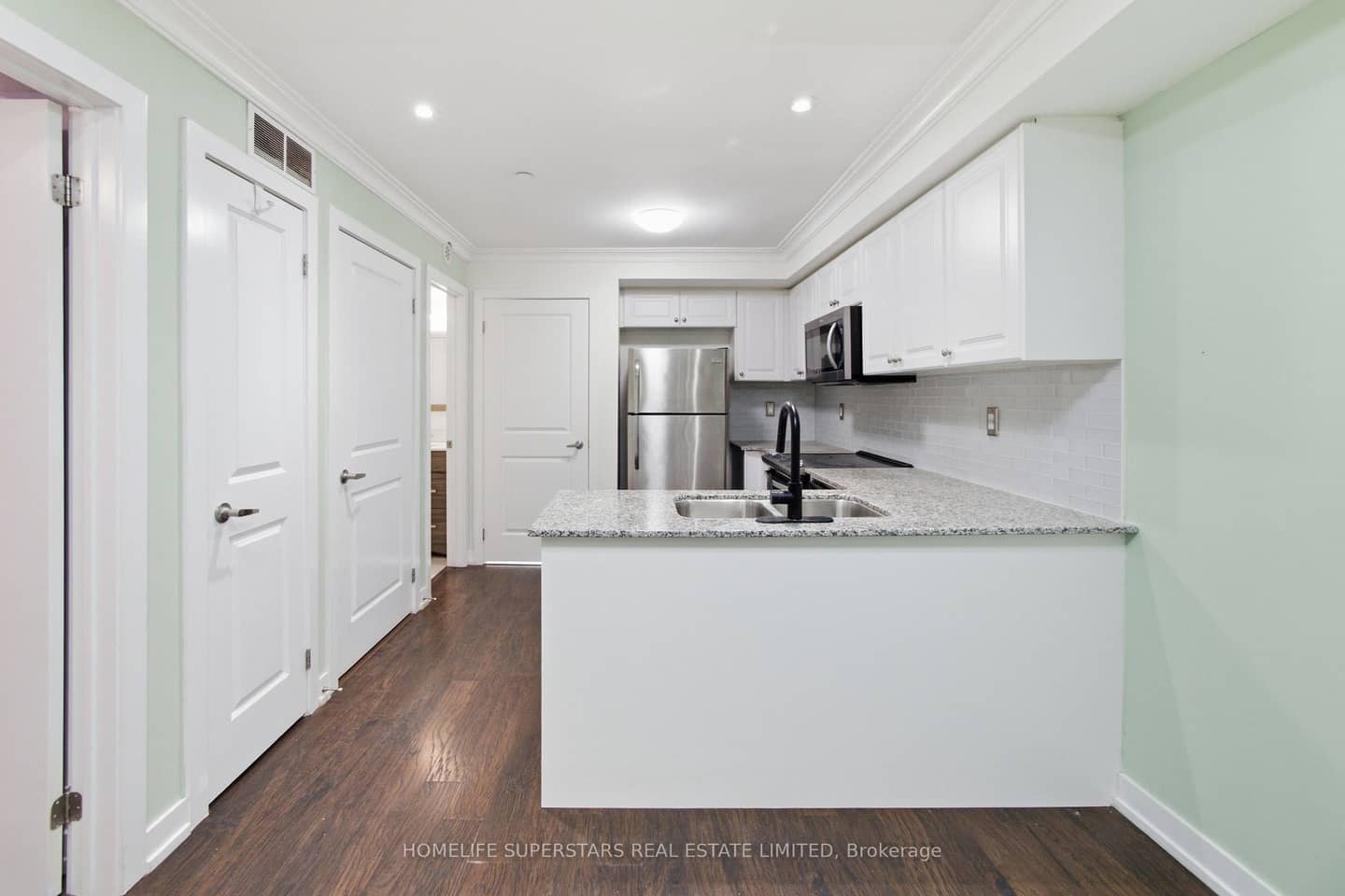 8 Drummond Street 413, Toronto, ON M8V 1Y8
