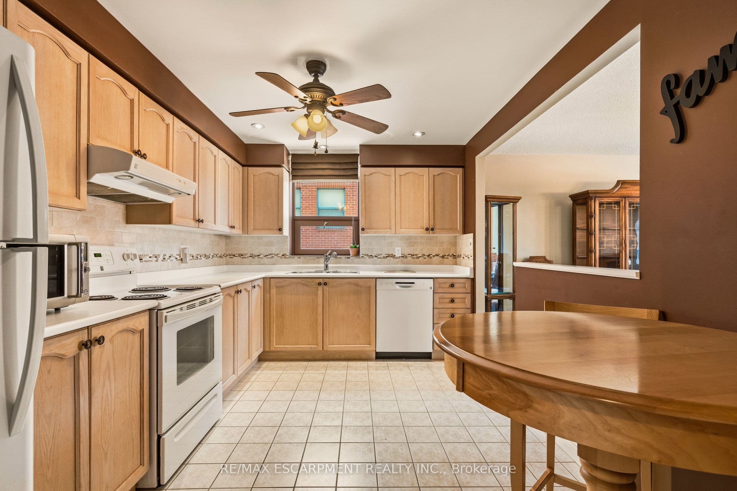 8 Main Street 203, Hamilton, ON L9H 1B8