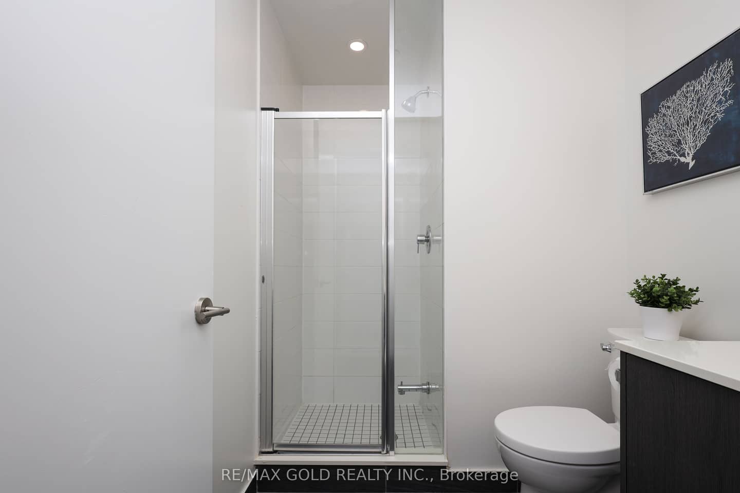 225 veterans Drive 408, Brampton, ON L7A 5L7