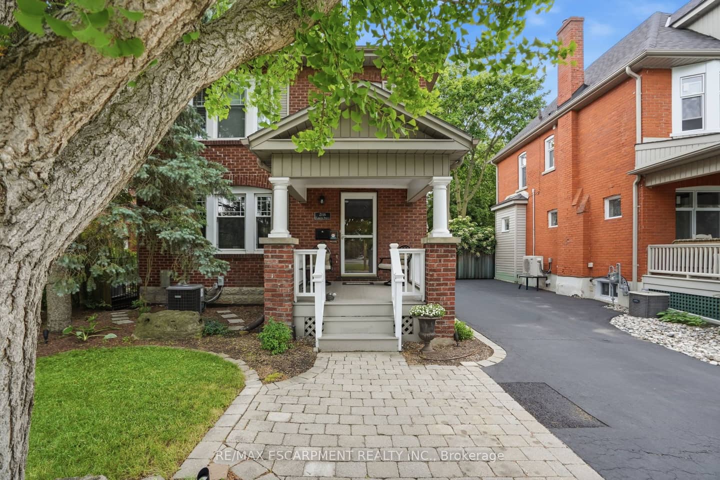 2116 Caroline Street, Burlington, ON L7R 1L8