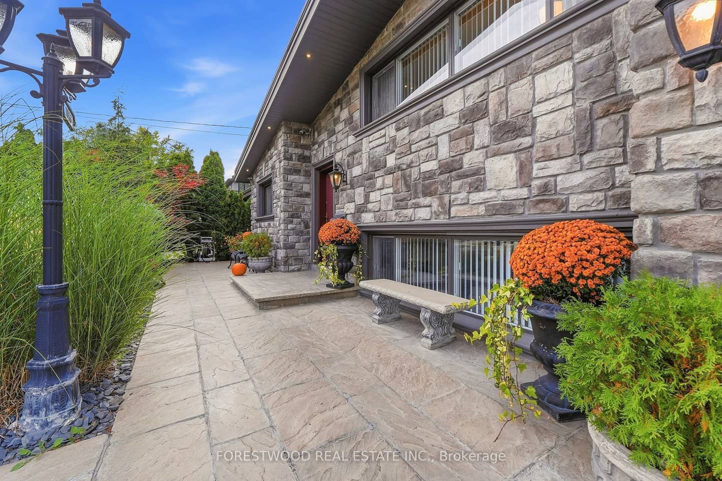 1063 Flagship Drive, Mississauga, ON L4Y 2J9