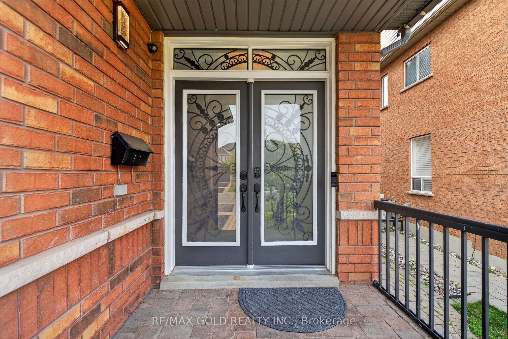 94 Twin Streams Road, Whitby, ON L1P 0A4