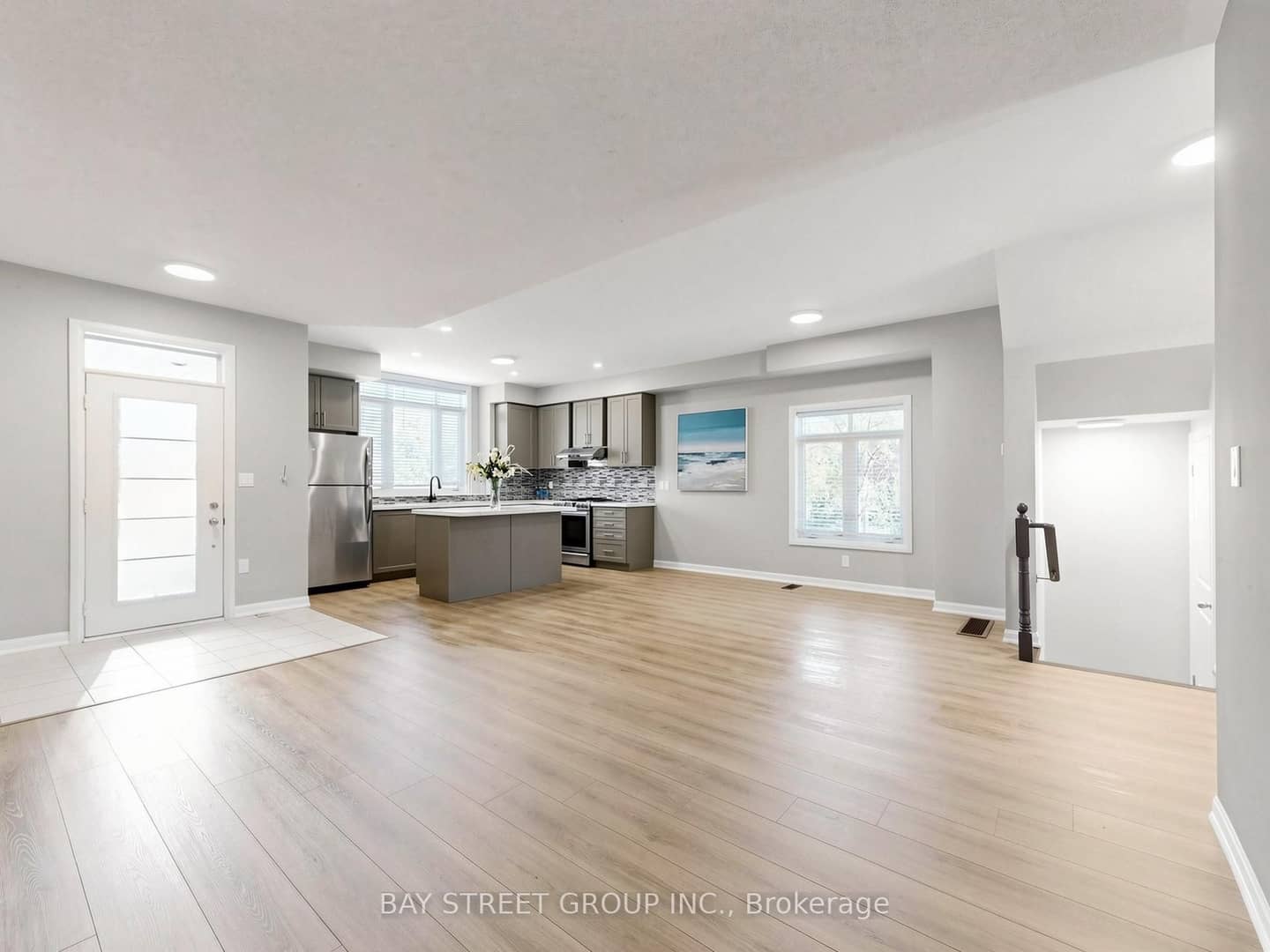 2 Longshore Way, Whitby, ON L1N 0M1