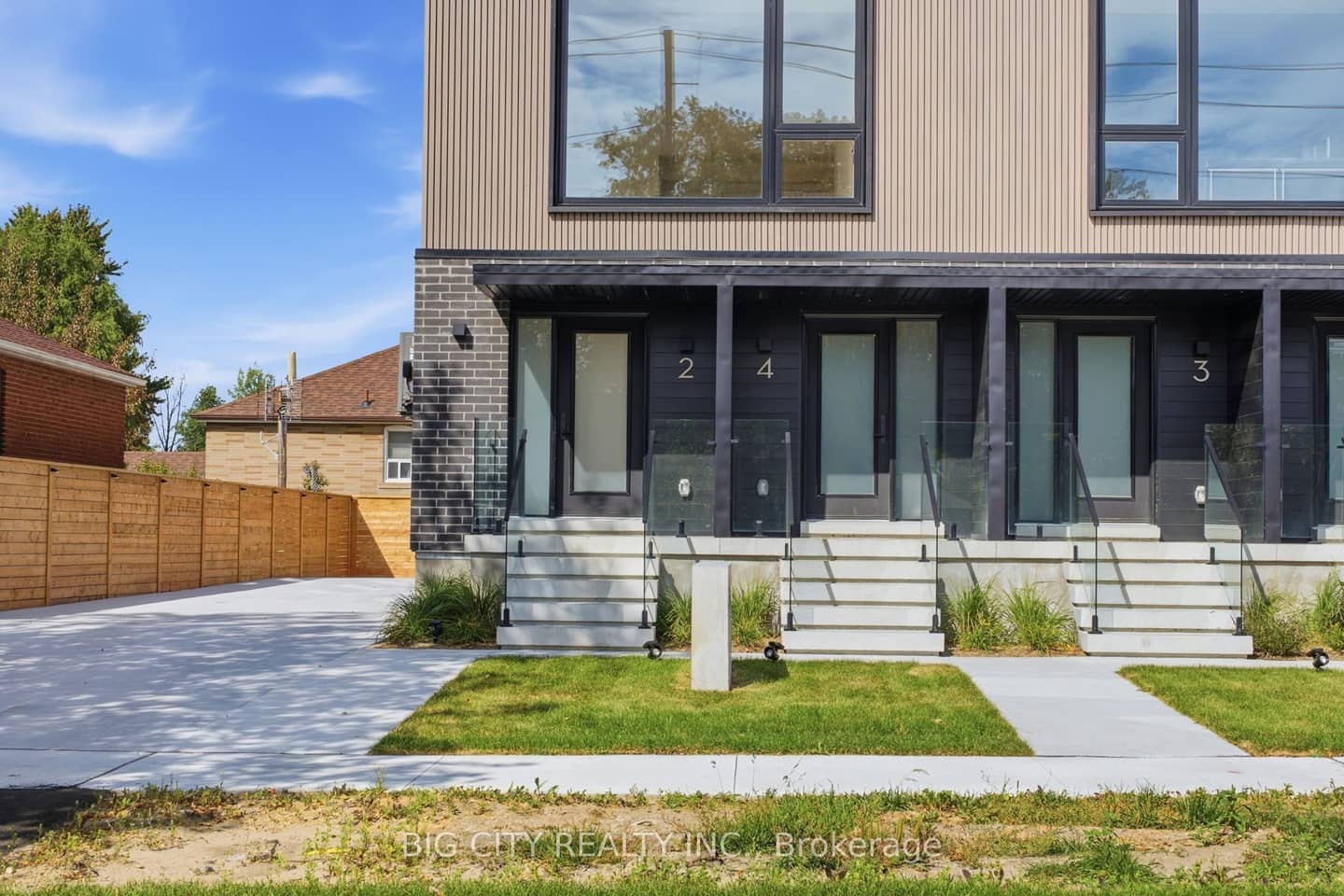 276 Lanor Avenue 2, Toronto, ON M8W 2P9