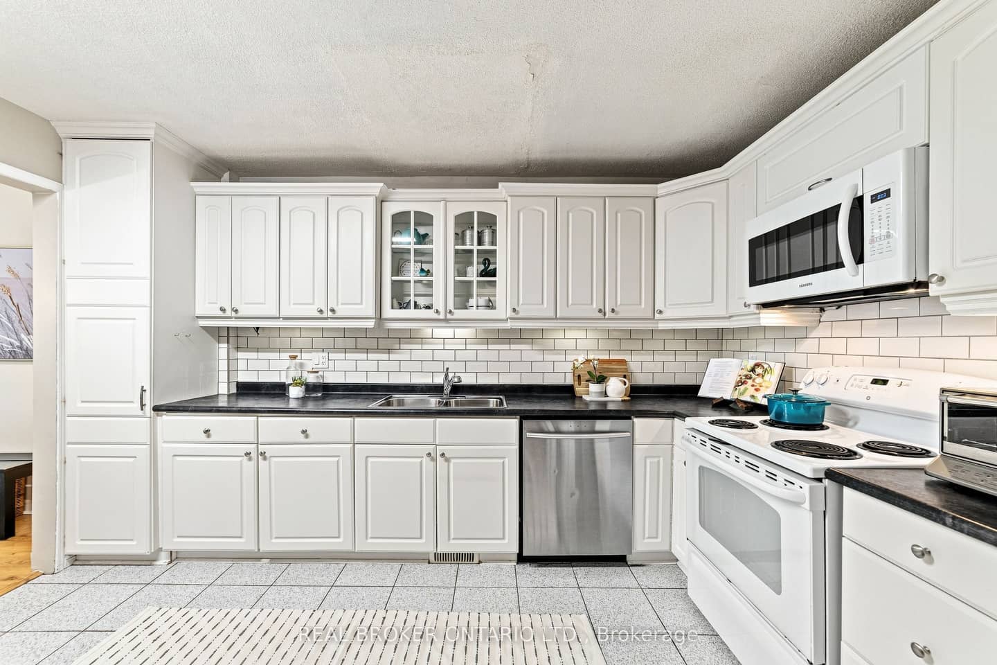 1270 Gainsborough Drive 61, Oakville, ON L6H 2L2
