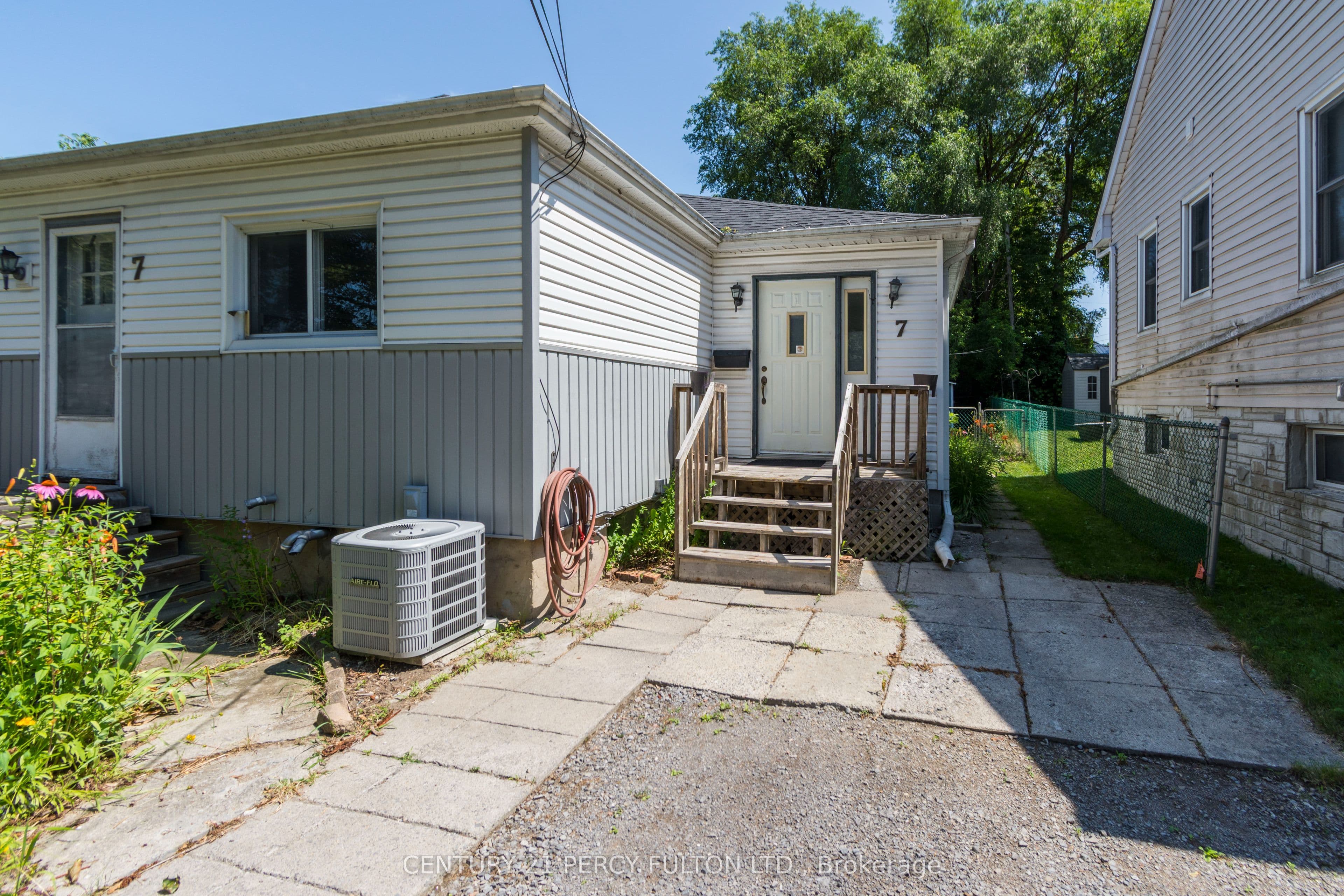 7 Valleyview Crescent, Belleville, ON K8P 3E9