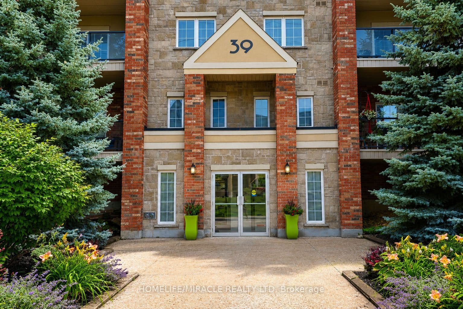 39 Ferndale Drive S 312, Barrie, ON L4N 5T5