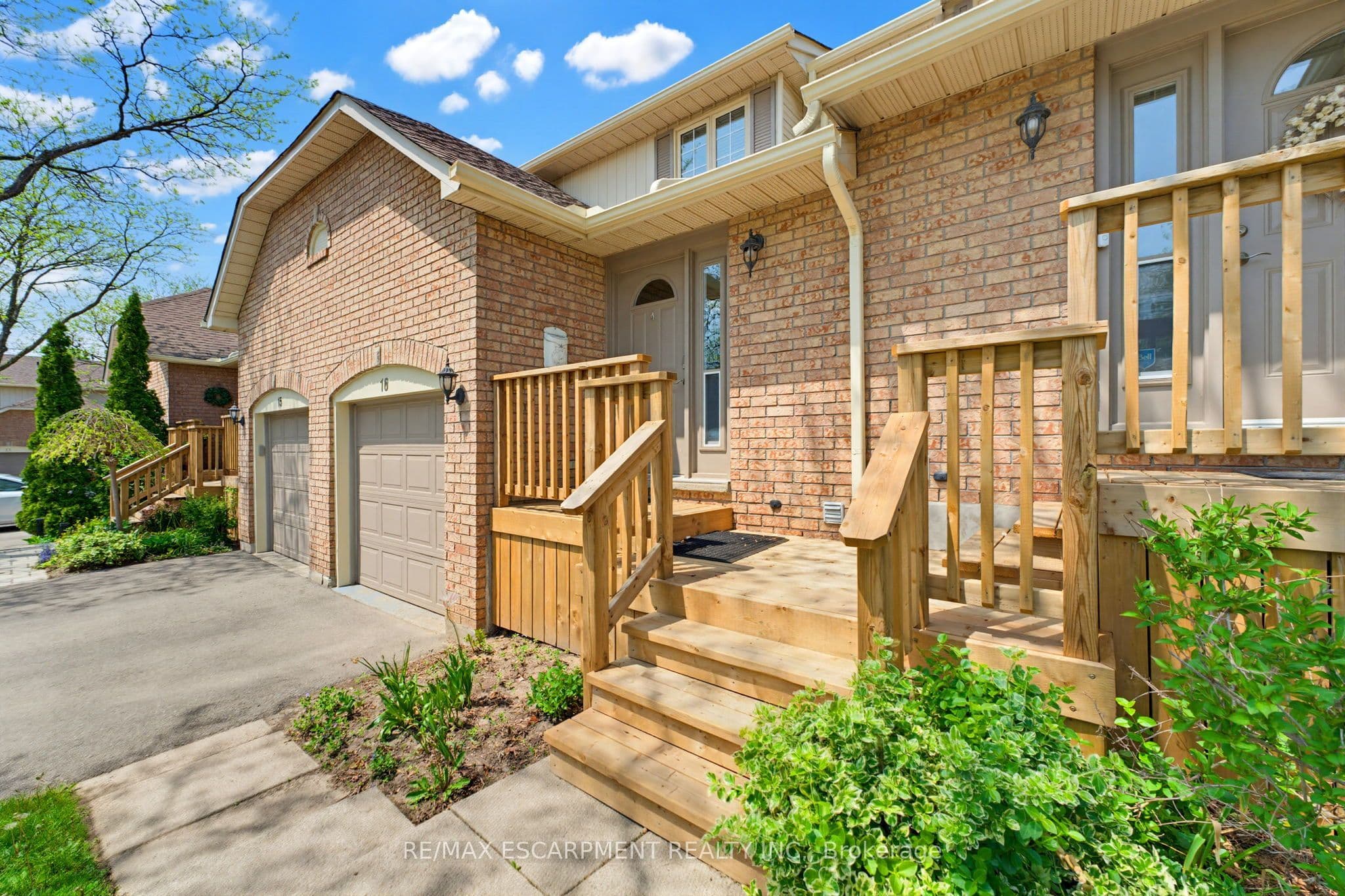 79 Braeheid Avenue 16, Hamilton, ON L8B 0C6
