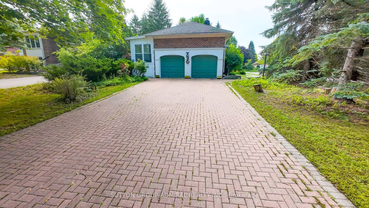 284 Murray Drive, Aurora, ON L4G 6B1
