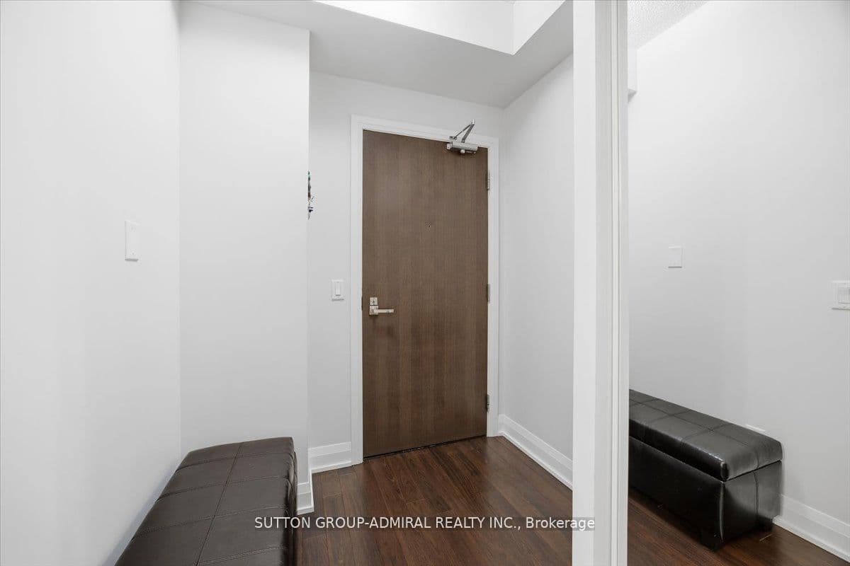 95 North Park Road 204, Vaughan, ON L4J 0J1