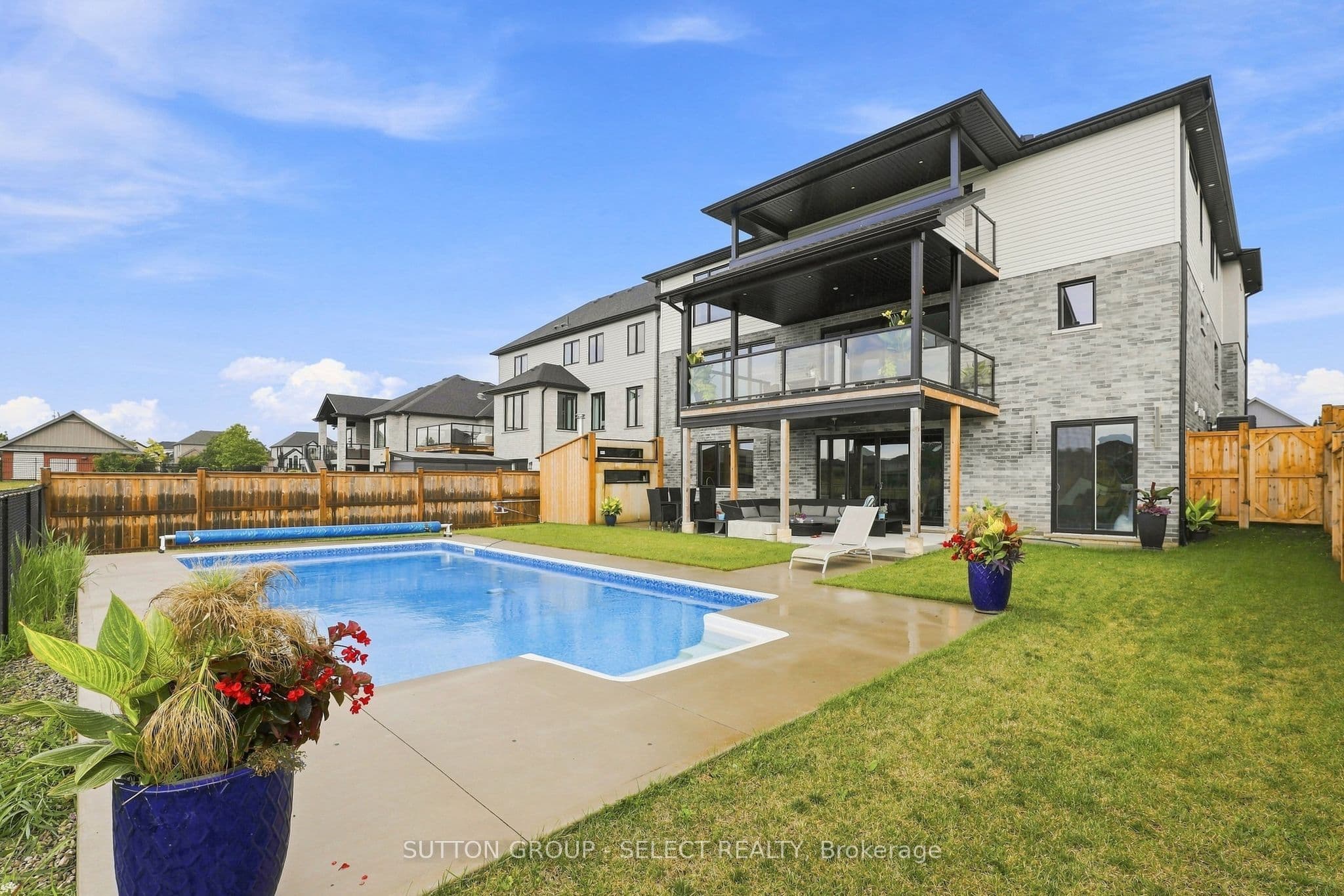 17 Arrowwood Path, Middlesex Centre, ON N0M 2A0