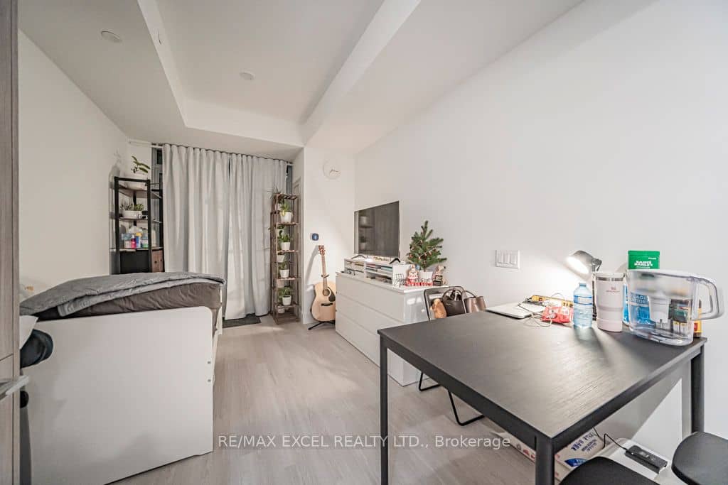 625 Sheppard Avenue E 302, Toronto, ON M2K 1B5