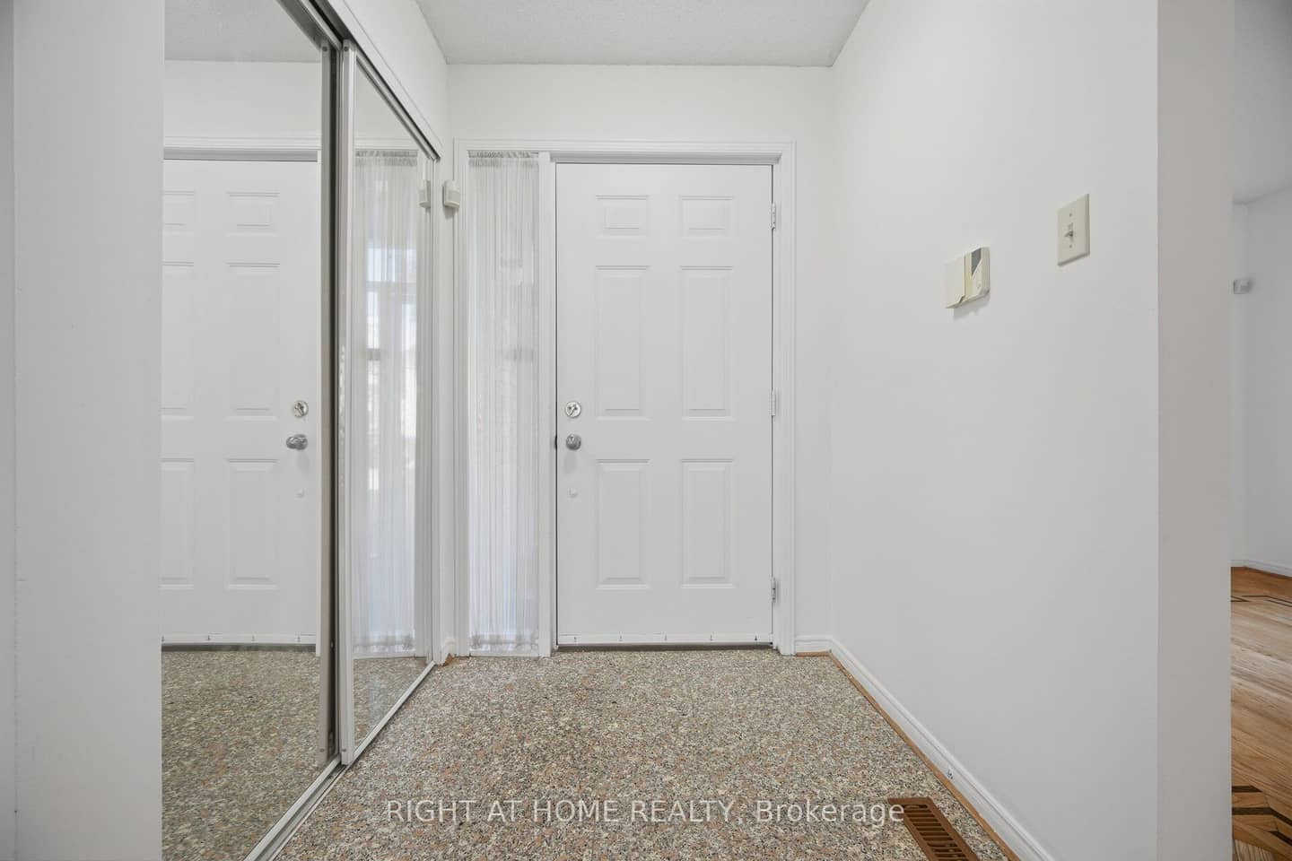 11 Lynda Mcneil Place, Markham, ON L3S 3E4