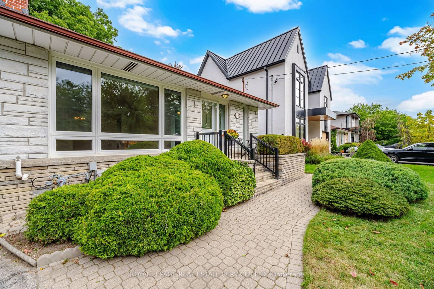 46 Cardigan Road, Toronto, ON M8Z 2W2
