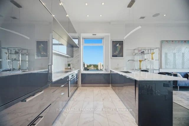 111 St Clair Avenue W 1903, Toronto, ON M4V 1N5
