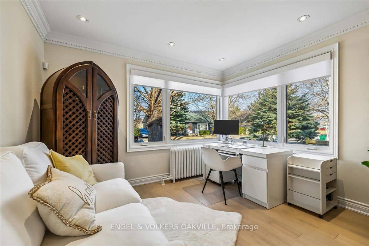 38 John Street S, Mississauga, ON L5H 2E6