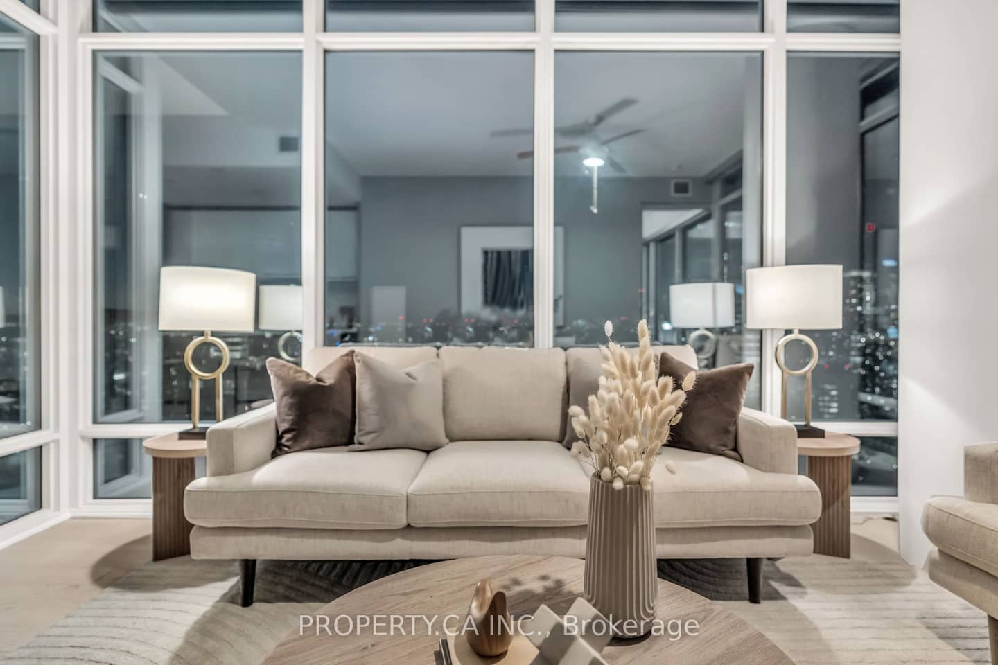 488 University Avenue 3002, Toronto, ON M5G 0C1