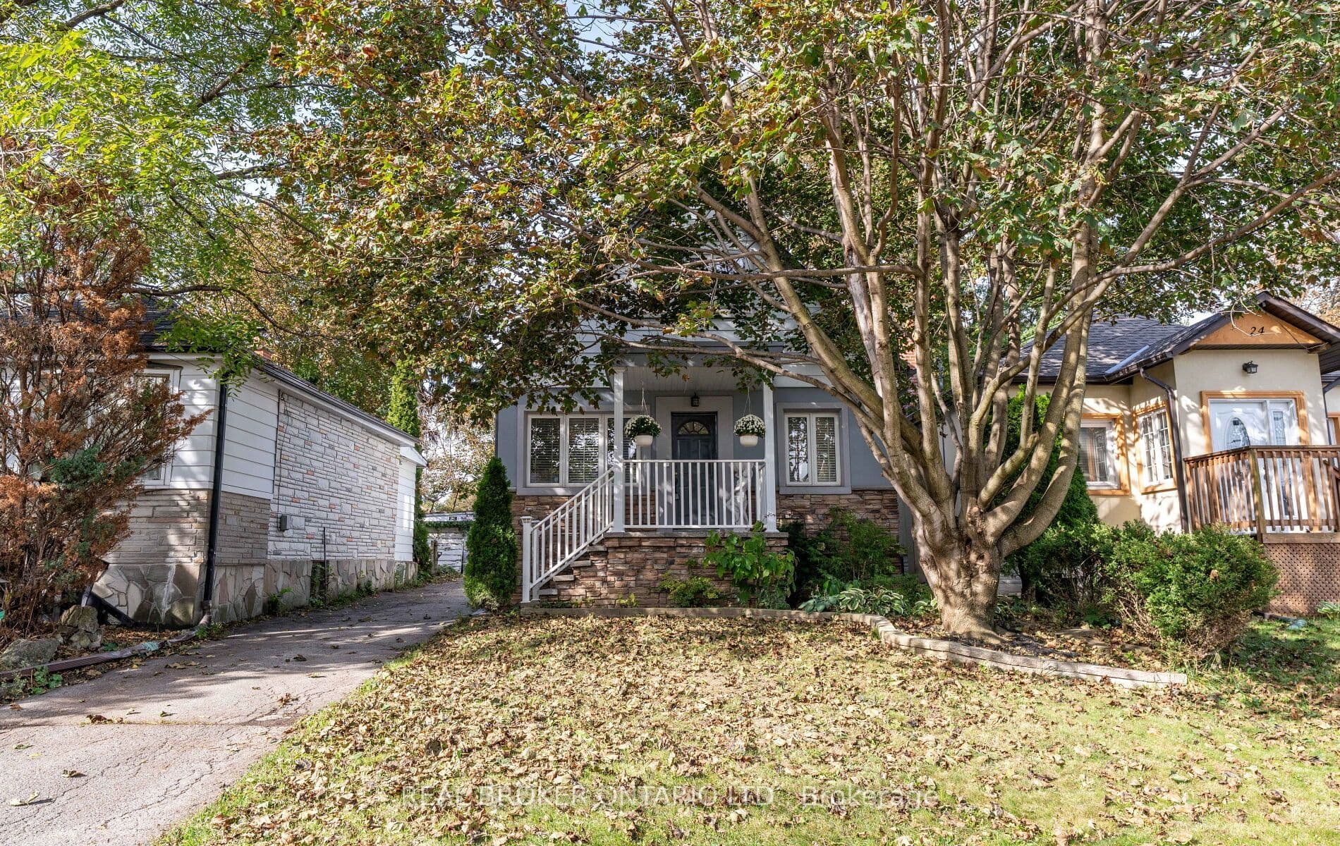 26 Roxaline Street, Toronto, ON M9P 2Y9