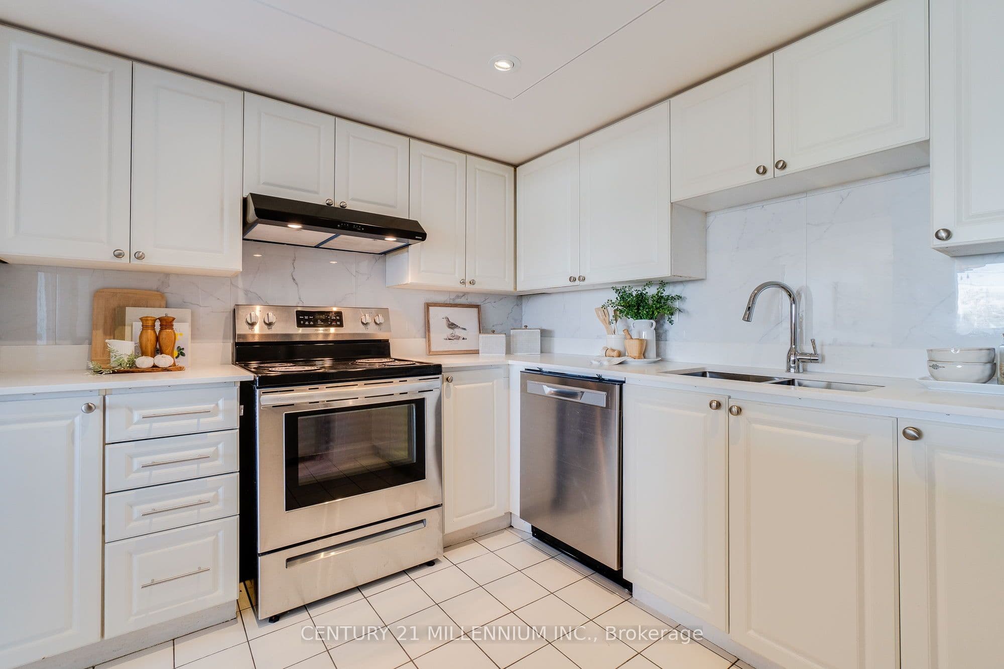 4450 Tucana Court 902, Mississauga, ON L5R 3R4