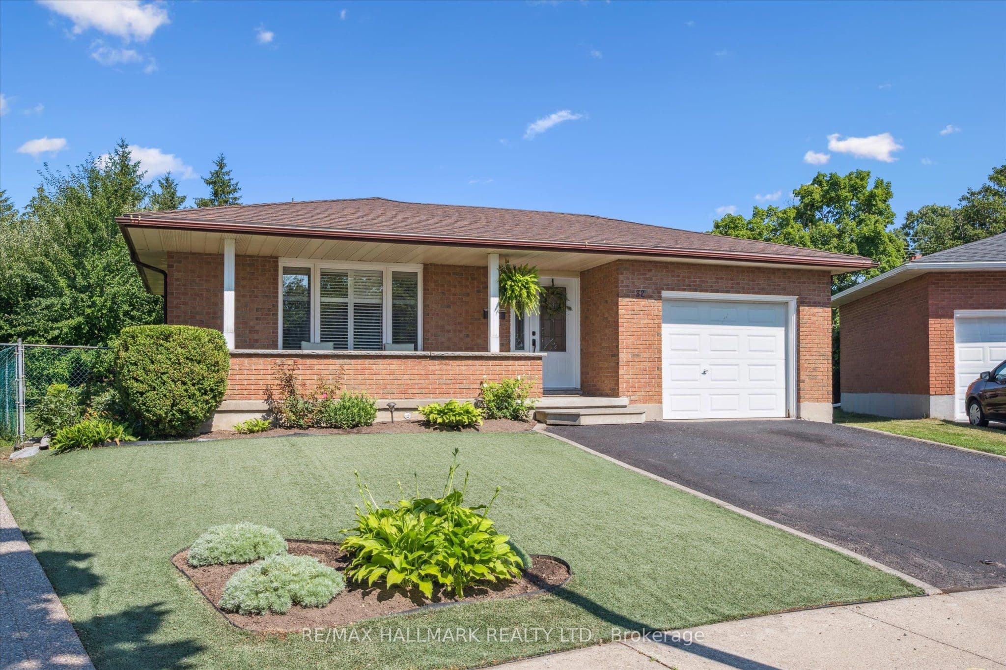 32 Warwick Court, Kitchener, ON N2E 2P1