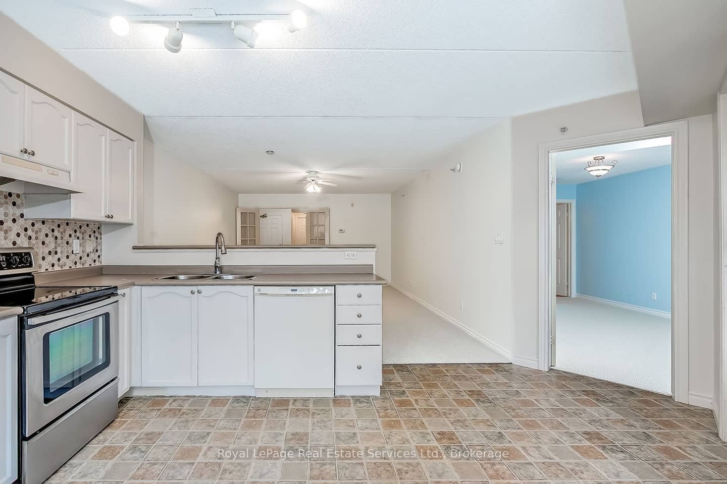 1460 Bishops Gate 111, Oakville, ON L6M 4N5