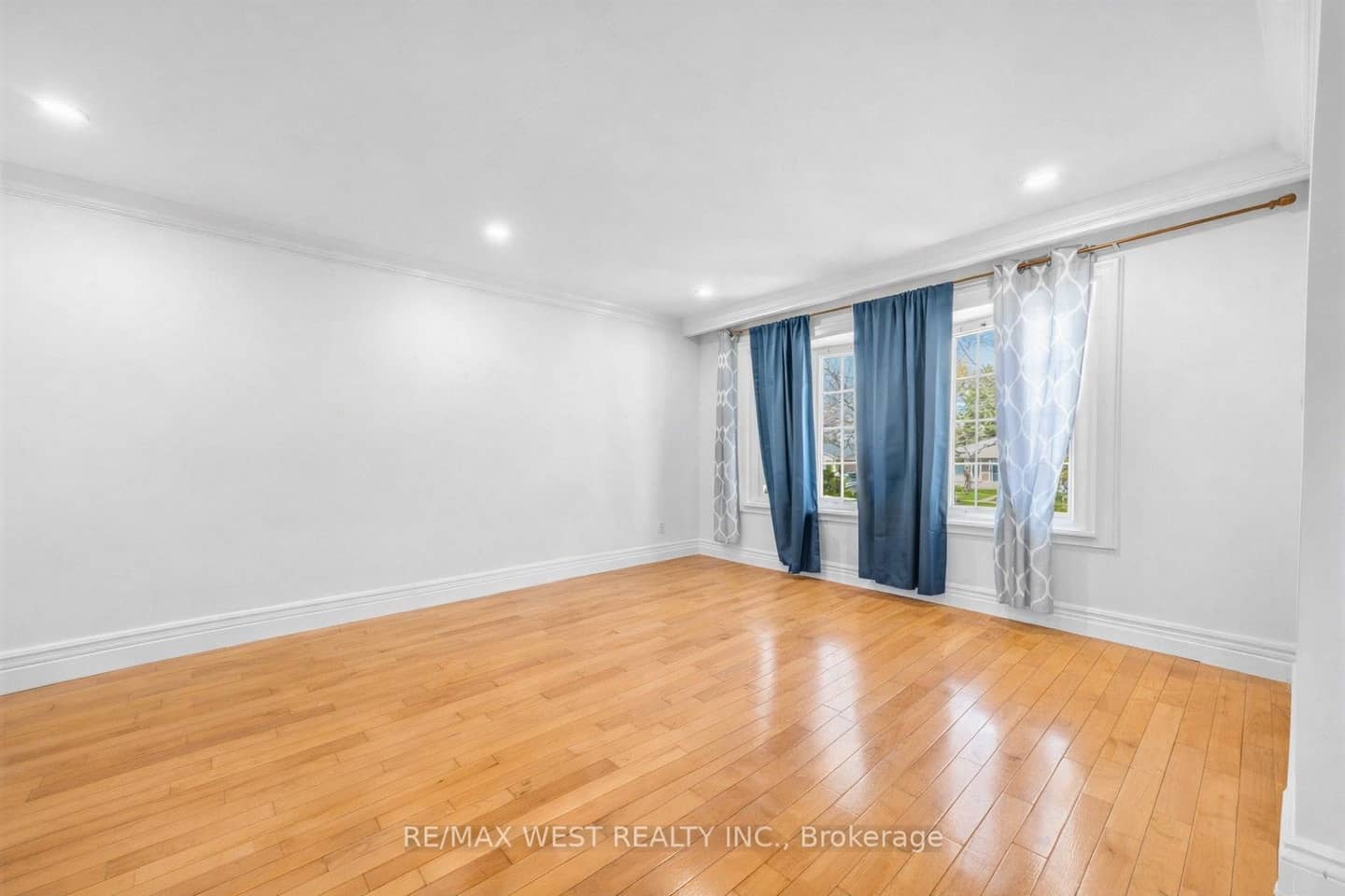 578 Bellamy Road N, Toronto, ON M1H 1G4