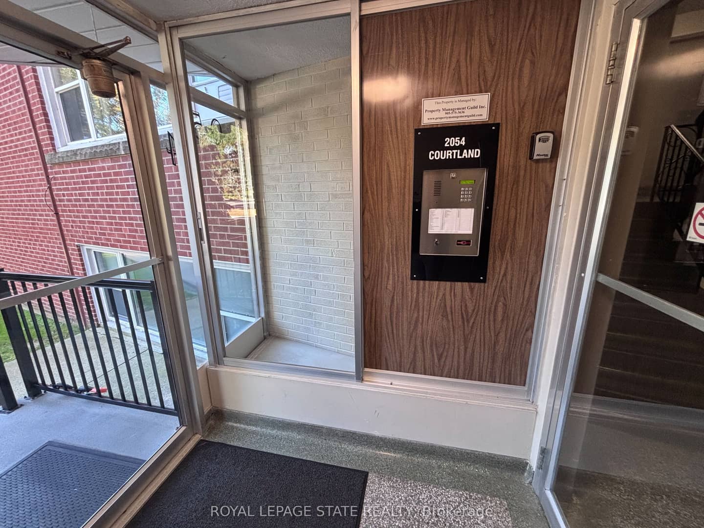 2054 Courtland Drive 404, Burlington, ON L7R 1R8