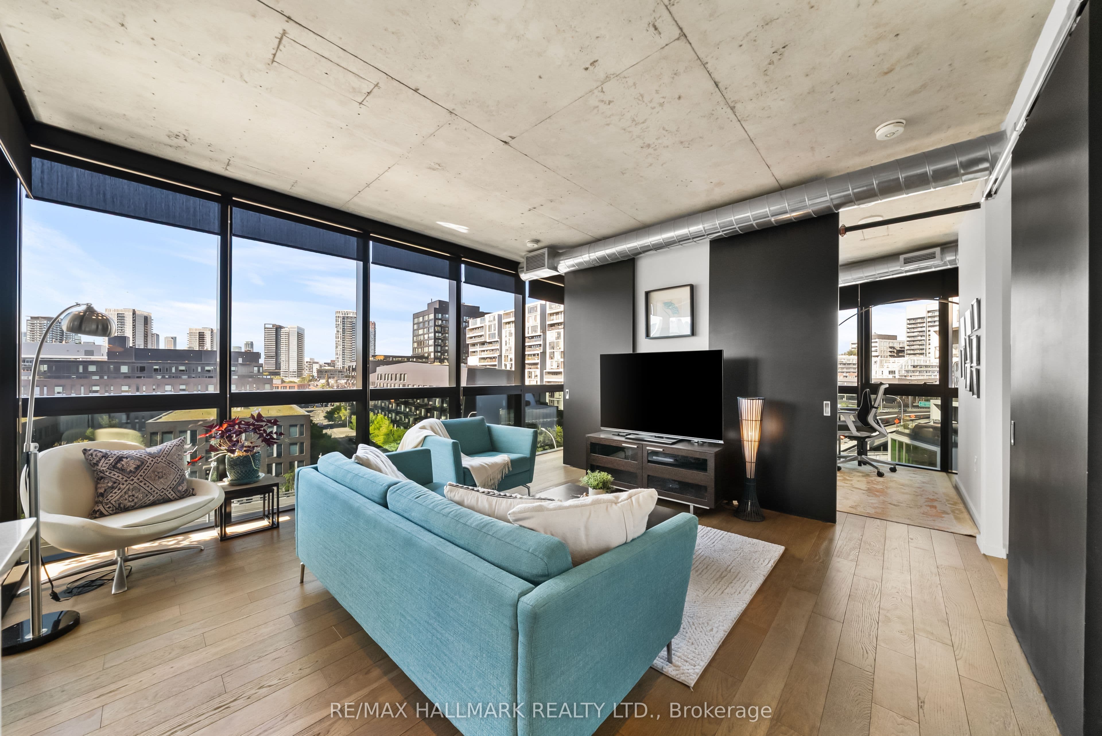 21 Lawren Harris Square 709, Toronto, ON M5A 0T4