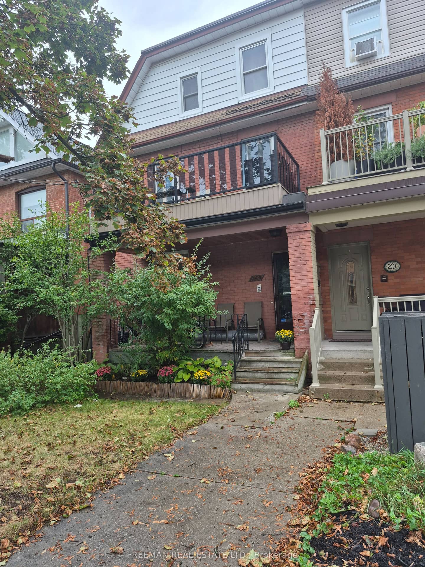 203 Fairview Avenue, Toronto, ON M6P 3A6