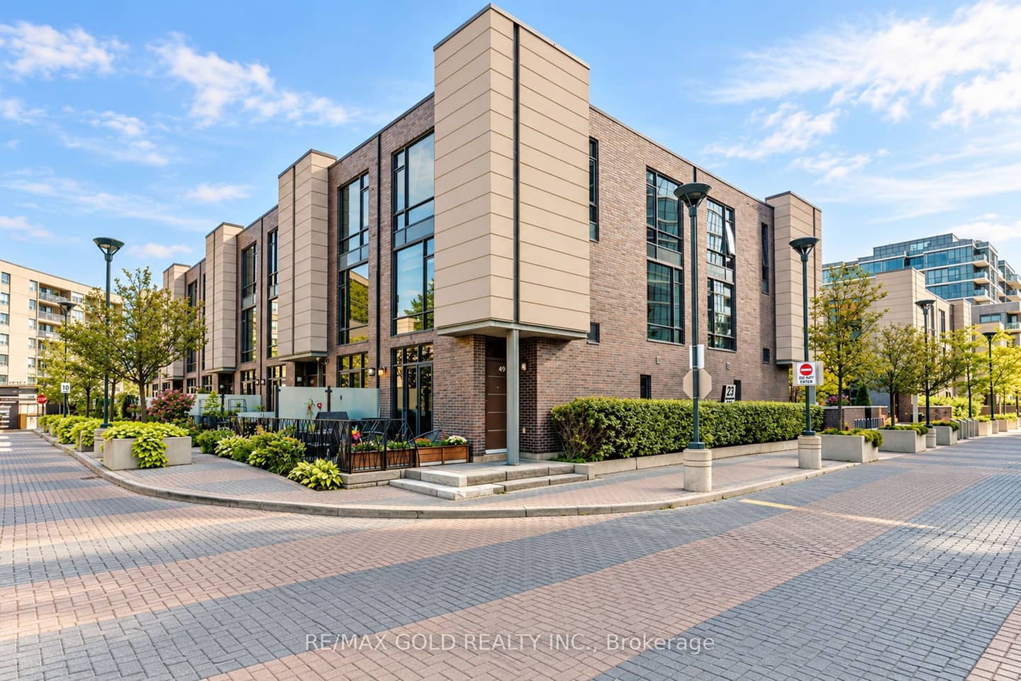 23 Valhalla Inn Road 45, Toronto, ON M9B 0B3