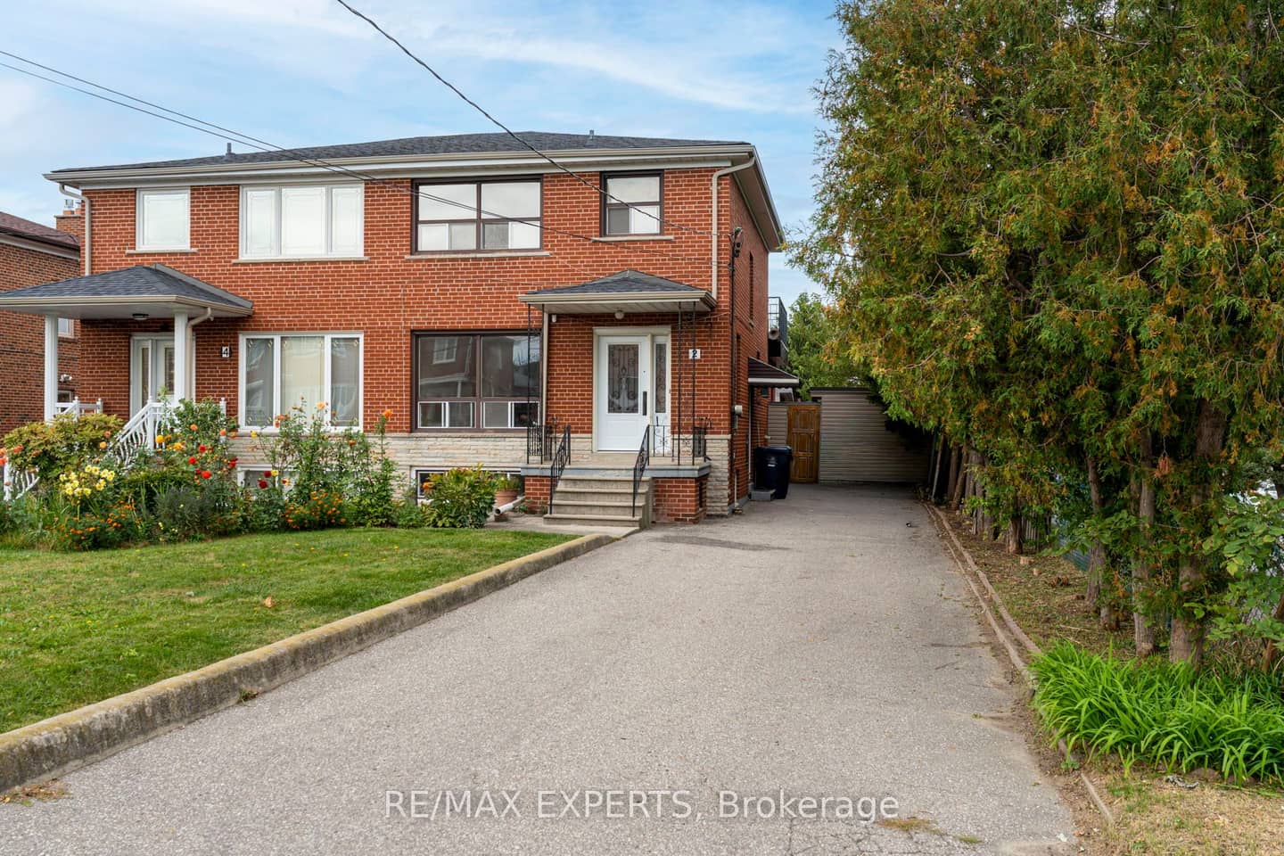 2 Donofree Road, Toronto, ON M6L 2P5