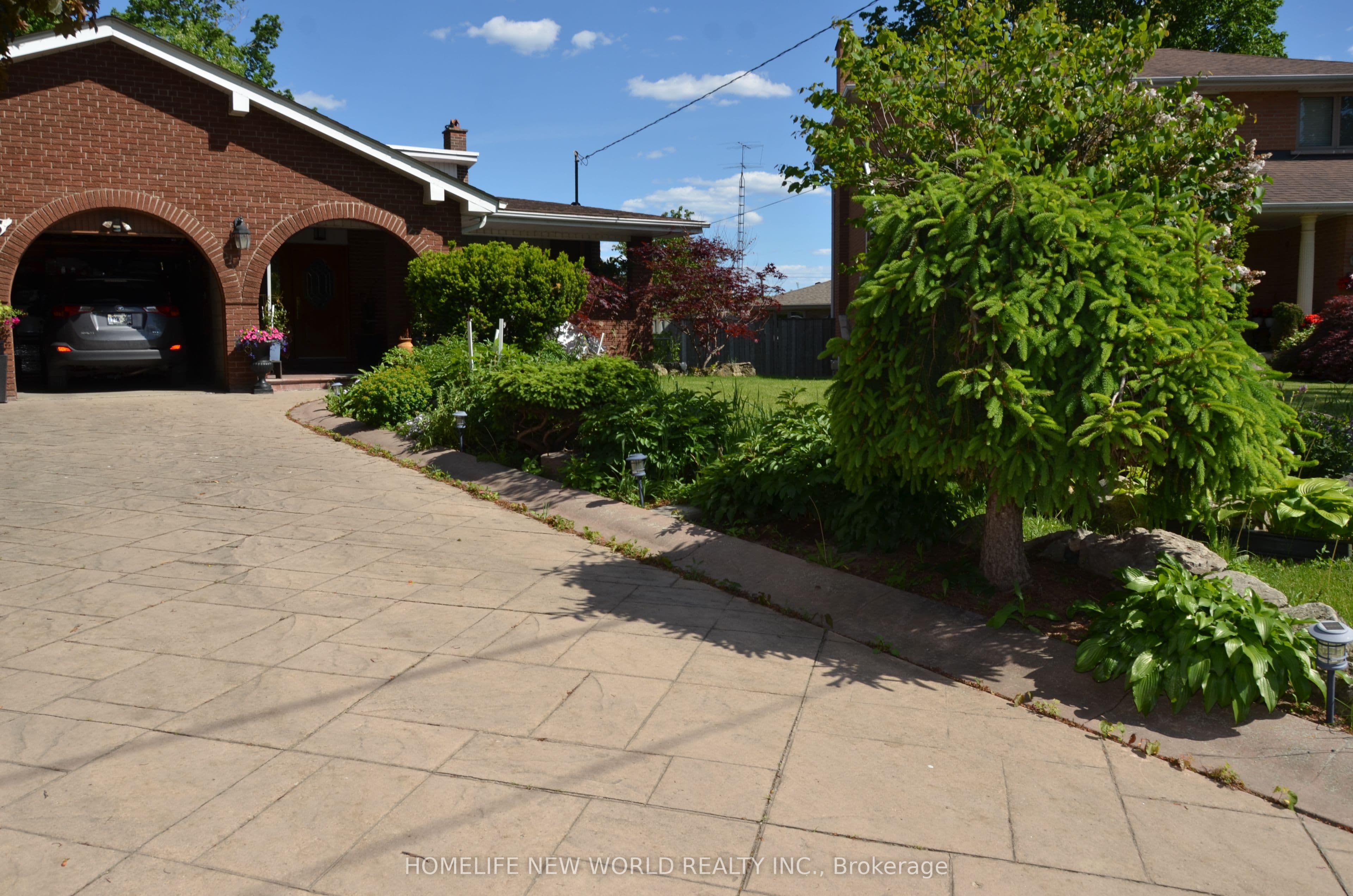 15 Brantley Crescent, Toronto, ON M3J 1X4