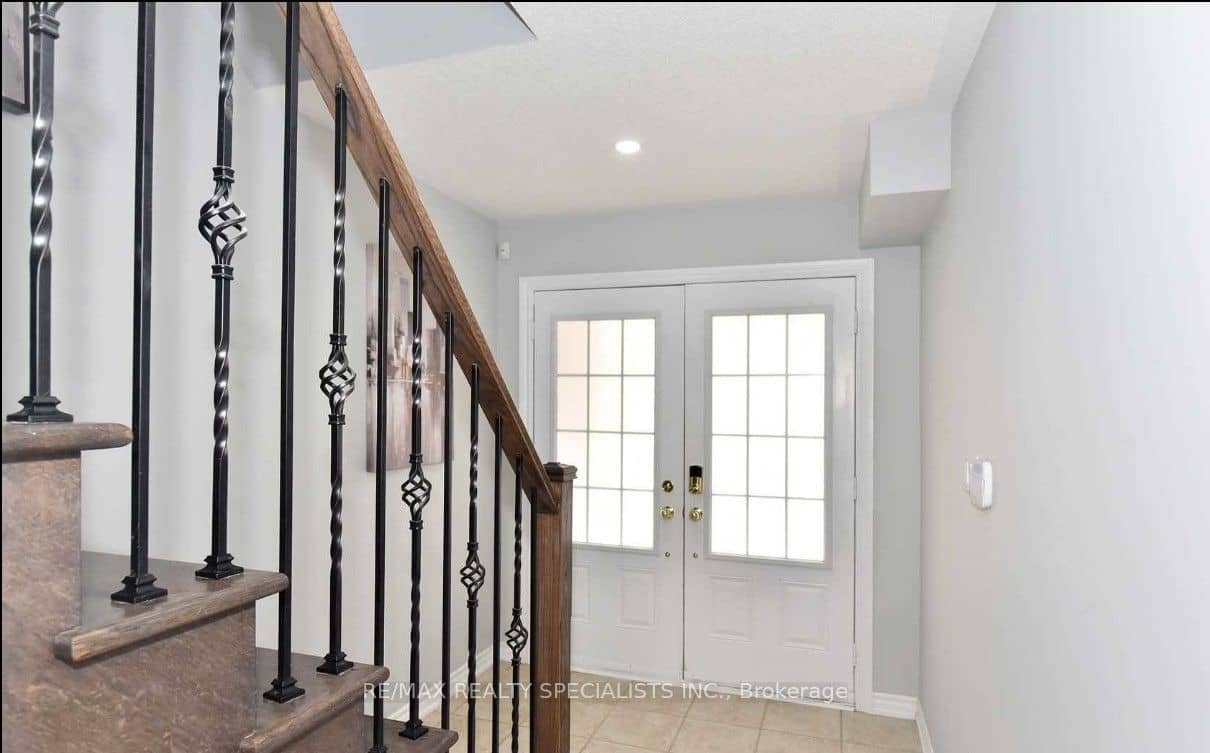 7 Hobart Gardens, Brampton, ON L6Z 0J1