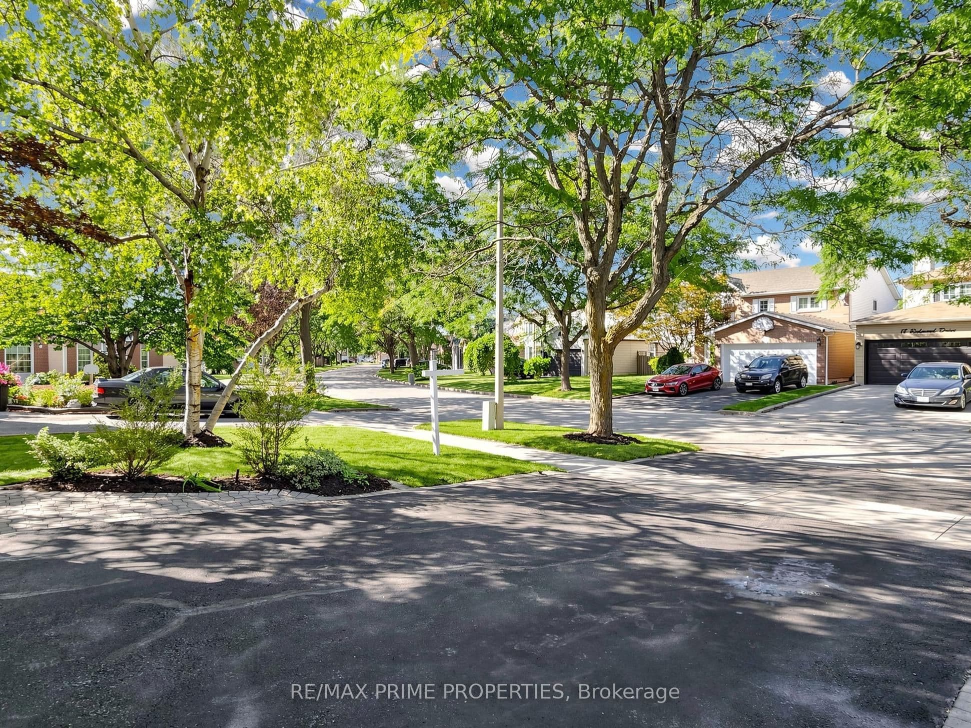 29 Redmond Drive, Ajax, ON L1S 5R8