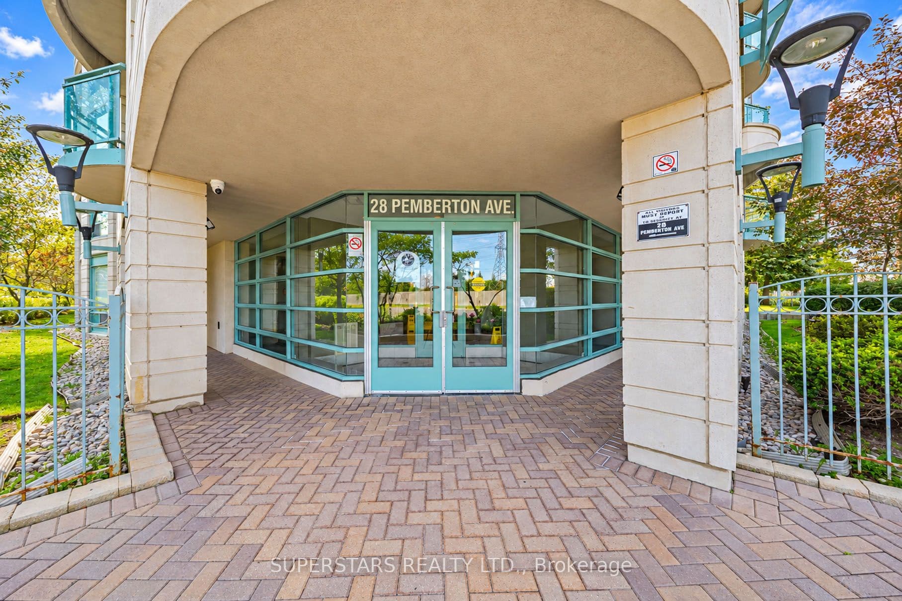 28 Pemberton Avenue 1110, Toronto, ON M2M 4L1