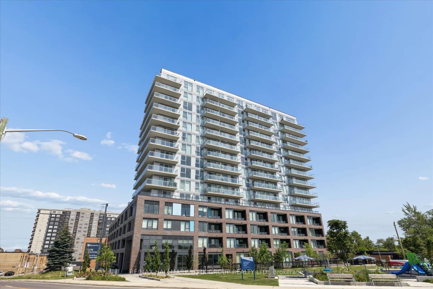 185 Deerfield Road 420, Newmarket, ON L2Y 0G7