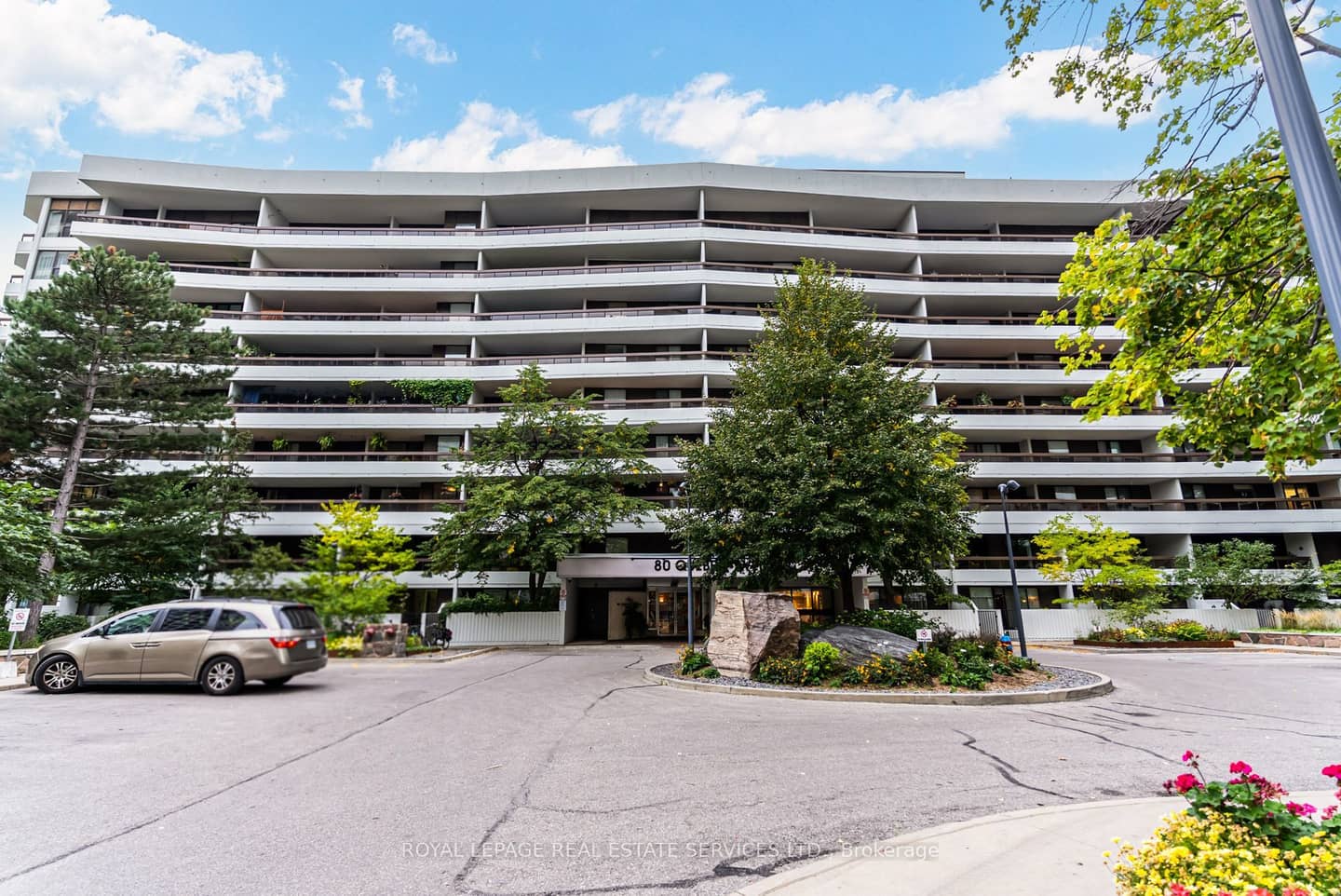 80 Quebec Avenue 202, Toronto, ON M6P 4B7
