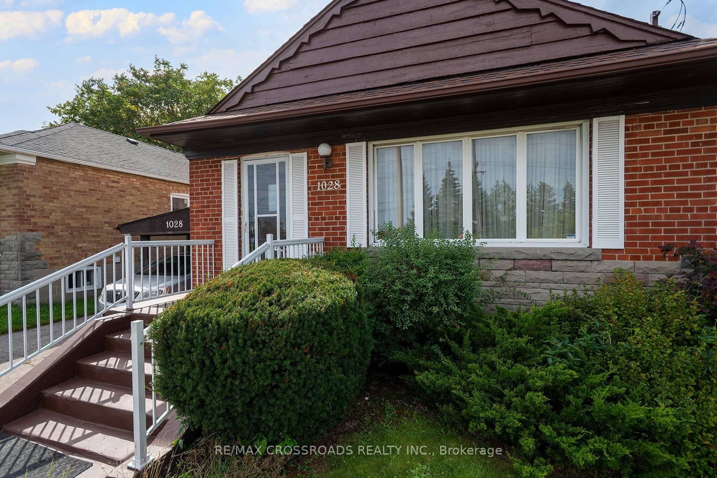 1028 Kennedy Road, Toronto, ON M1P 2K6