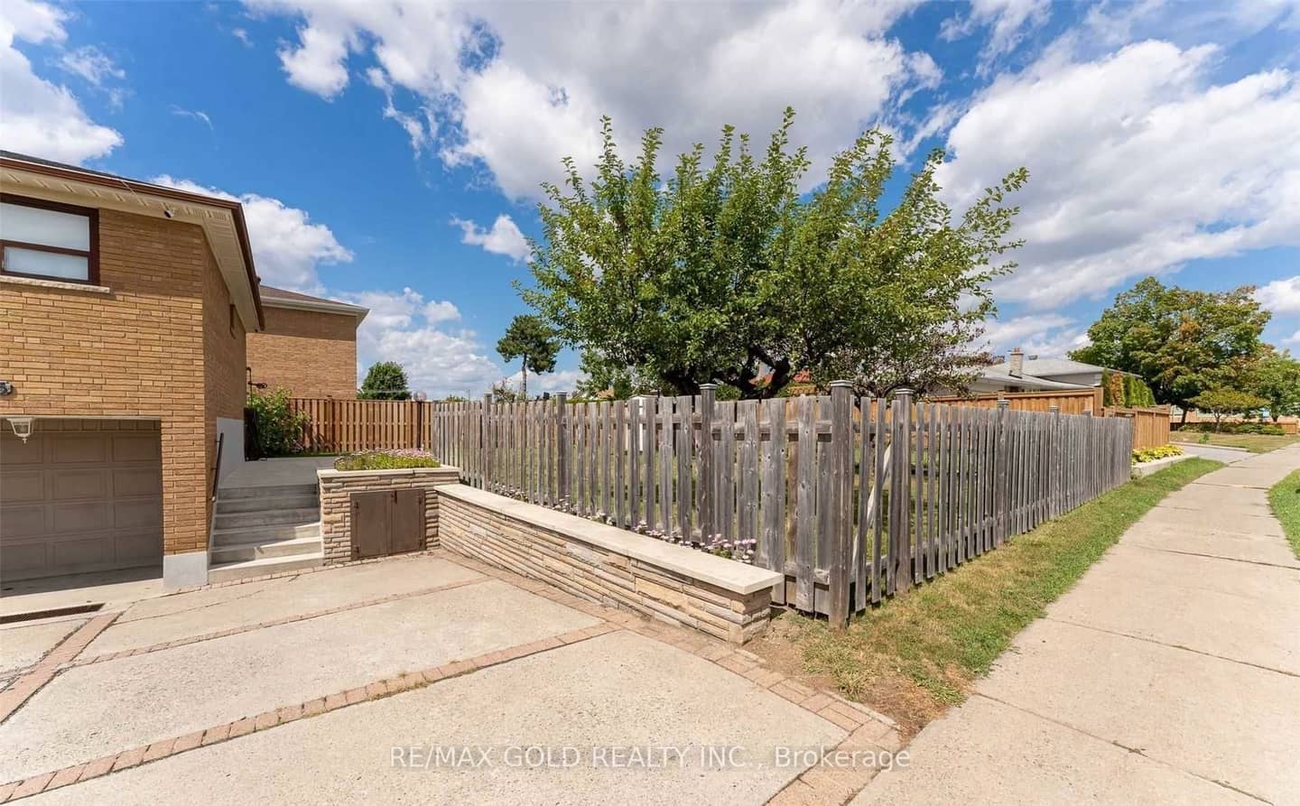 7305 Redstone Road, Mississauga, ON L4T 2B1