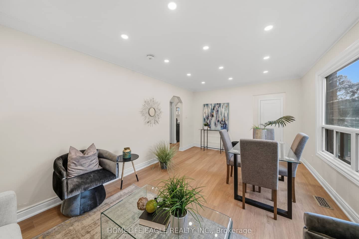 82 Scarborough Heights Boulevard, Toronto, ON M1M 2V4